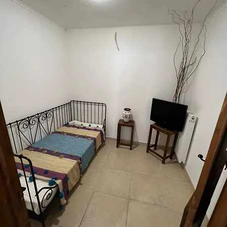 Apartment In Salamina With Garden & Sea View Selinia Exterior photo