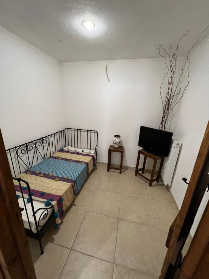 Apartment In Salamina With Garden & Sea View