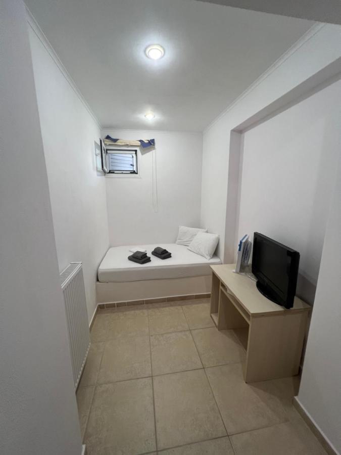 Apartment In Salamina With Garden & Sea View