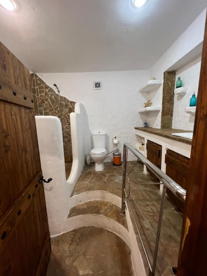 Apartment In Salamina With Garden & Sea View *