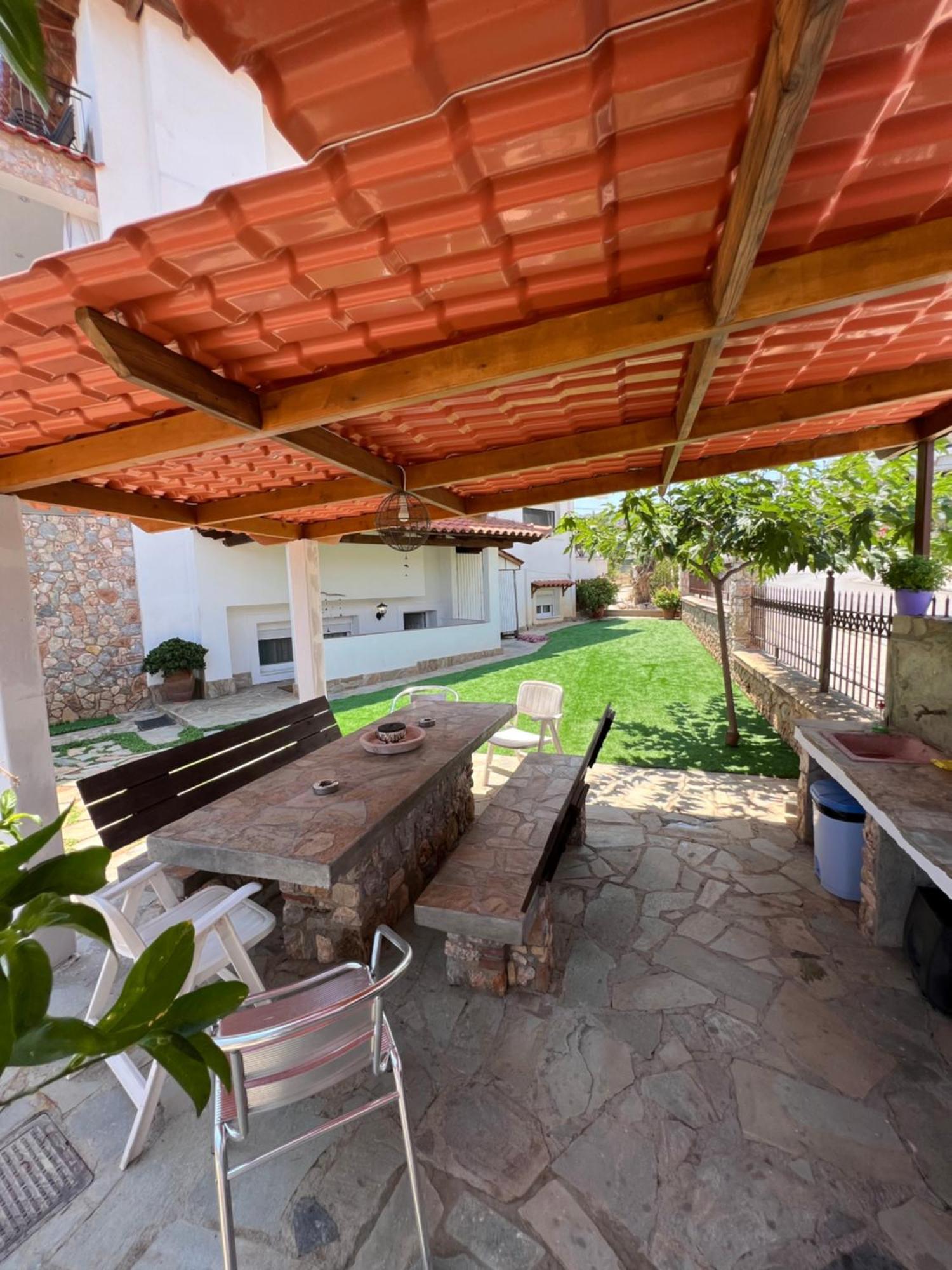 Apartment In Salamina With Garden & Sea View